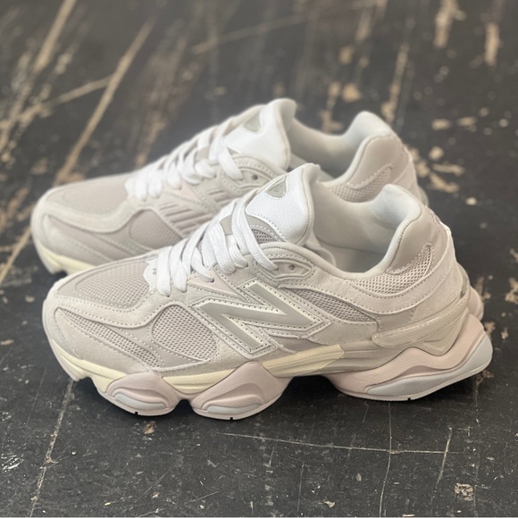 New Balance Shoes - (WOMEN’S) New Balance 9060 Grey Beige